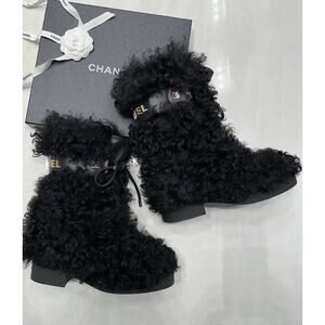 NWT Chanel 2021 Interlocking CC Logo Fur Boots - Size 41